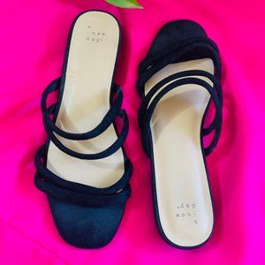 Black sandals, black straps sandal
